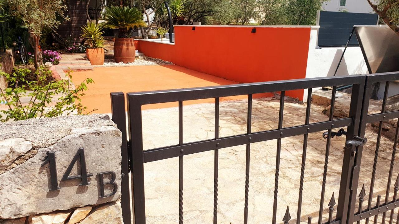 Willa House Oliva With Private Pool And Large Garden Stari Grad  Zewnętrze zdjęcie