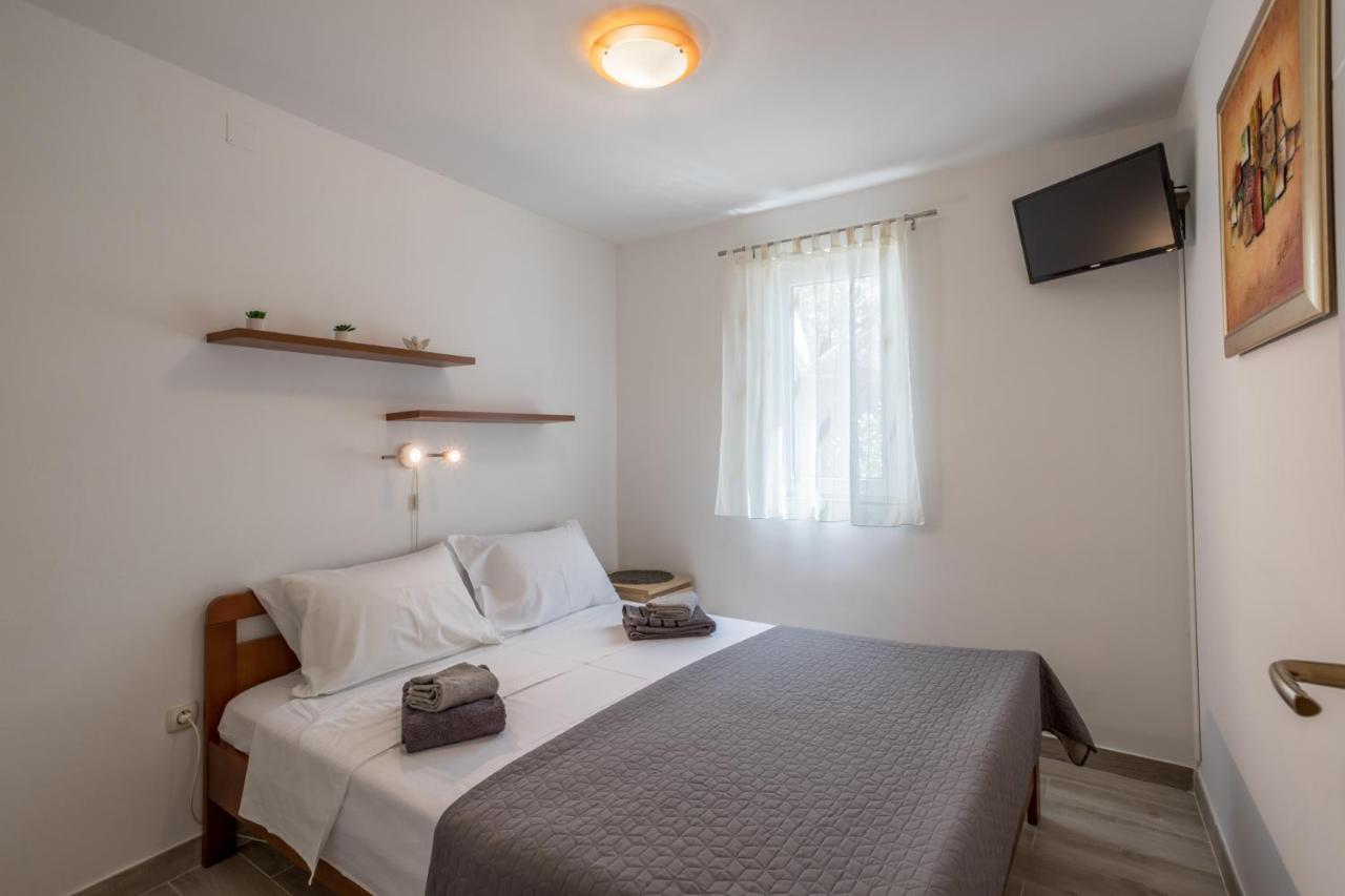 Willa House Oliva With Private Pool And Large Garden Stari Grad  Zewnętrze zdjęcie