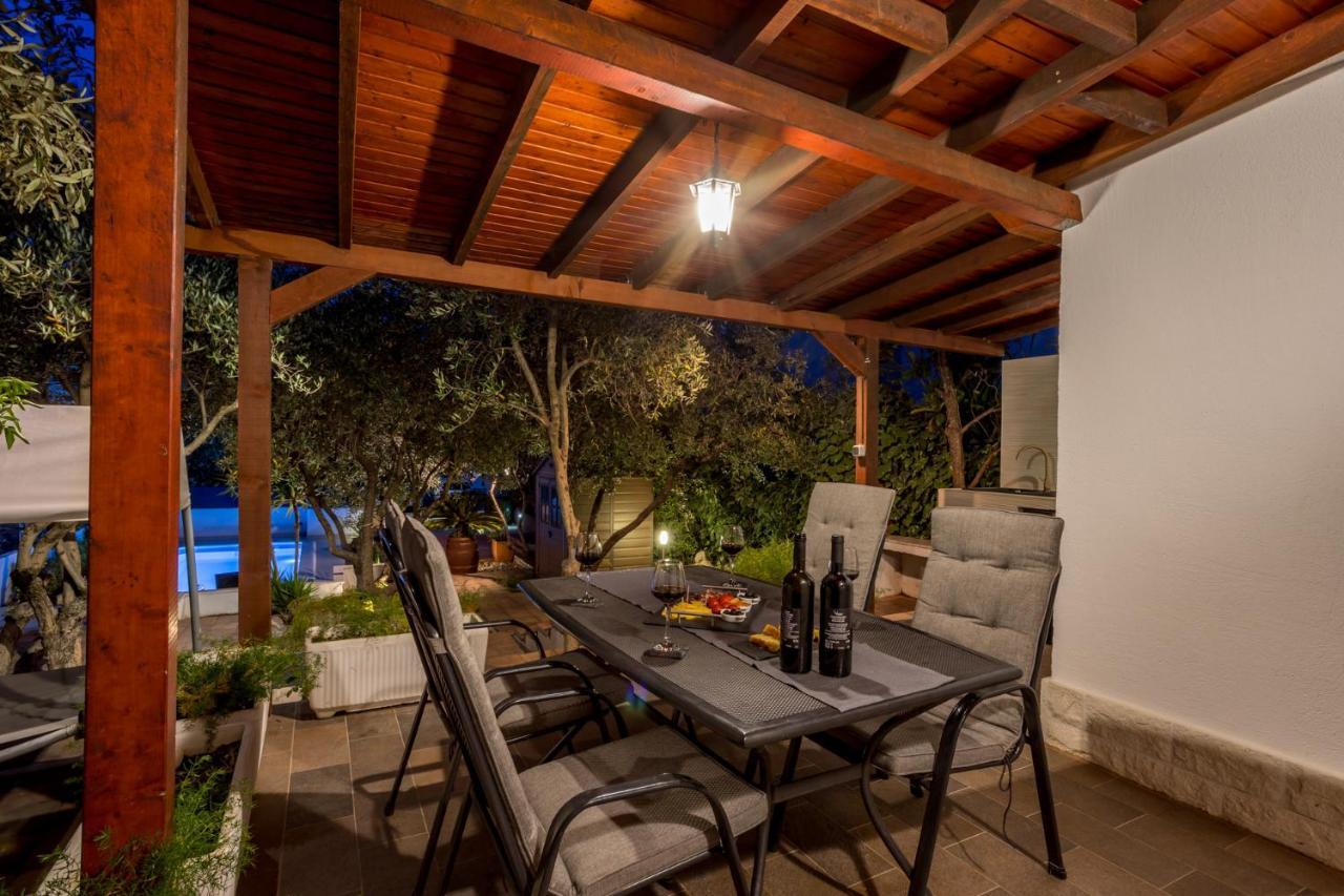 Willa House Oliva With Private Pool And Large Garden Stari Grad  Zewnętrze zdjęcie