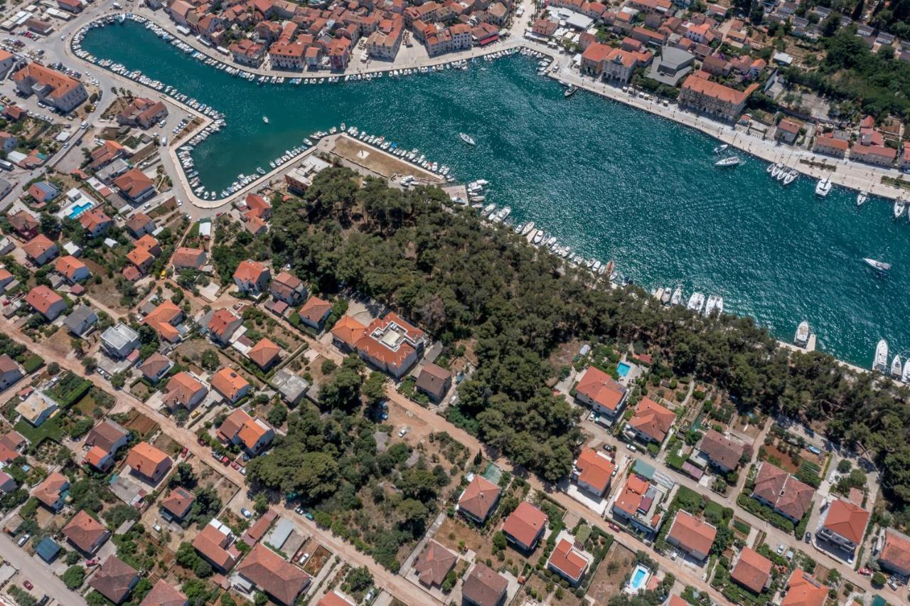 Willa House Oliva With Private Pool And Large Garden Stari Grad  Zewnętrze zdjęcie
